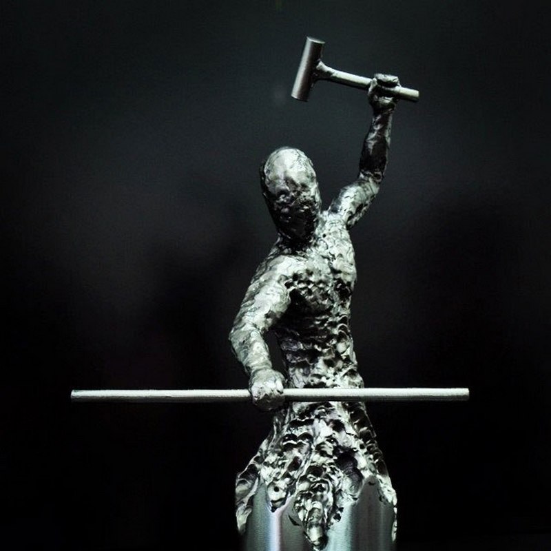 Сварщик создает удивительные скульптуры из металла