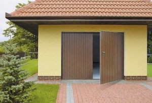 Двери-ворота с распашной конструкцией Двери-ворота с распашной конструкцией