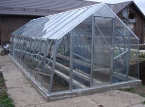 теплица домиком Фото: металлическая тепличное строение домиком