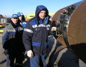 Фото: Неразрушающий контроль сварных швов трубопровода